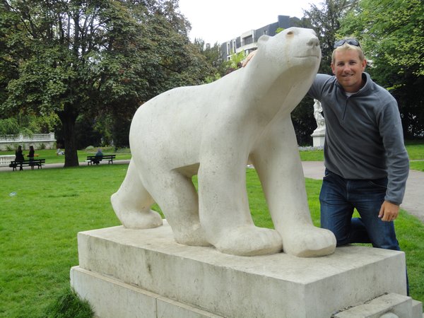 Richie and the Polar beer guarding the Jardin Darcy