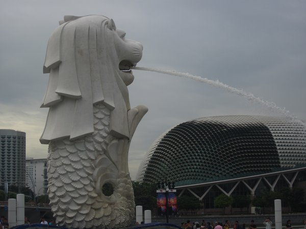 statue of symbol of Singapore
