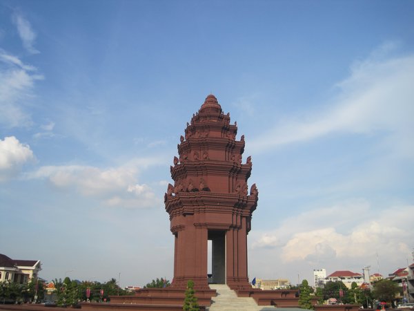Democracy Monument, Phom Phen