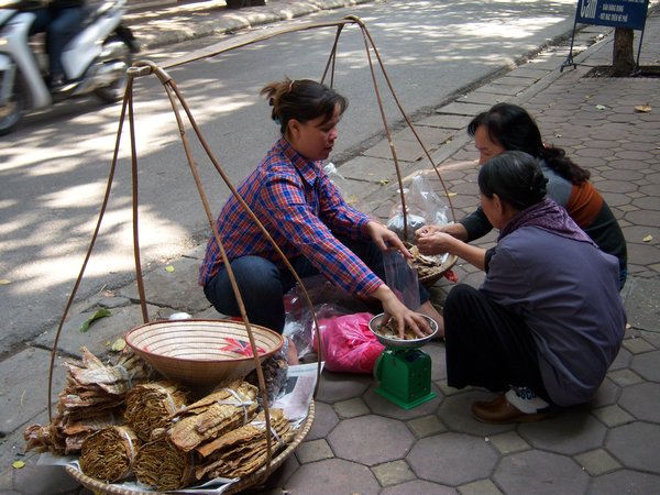 Vietnamese ladies shopping!
