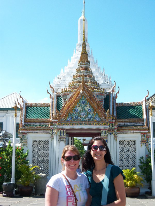 The girlies at the Grand Palace