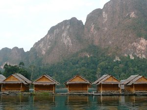 Plern Prai Raft House