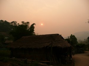 Auringonlasku Yao-kylassa