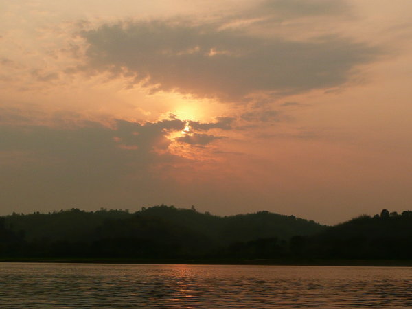 Auringonlasku Mekong-joella