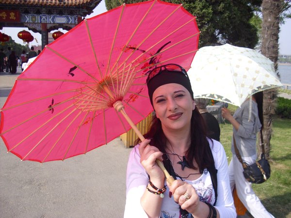 dani with her new parasol