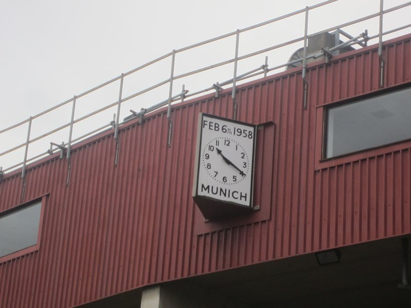 Clocked stopped in tribute for those who lost their lives in the Munich air disaster