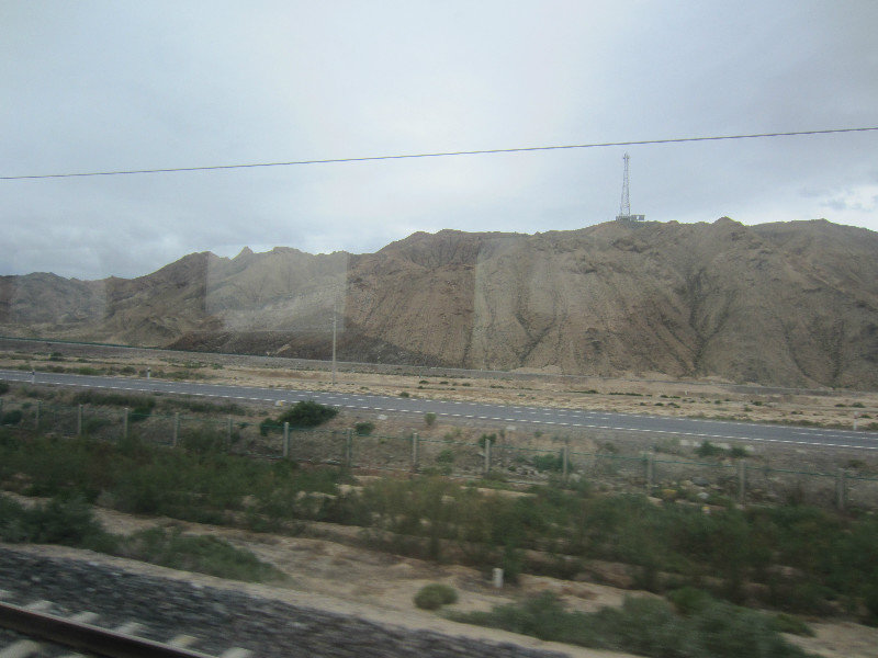 Train from Golmud to Xining (4)