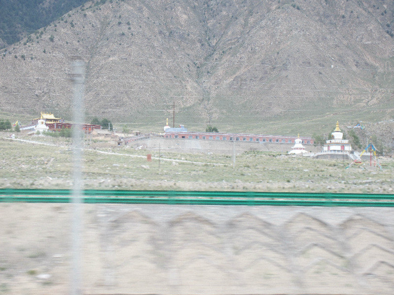 Train from Golmud to Xining (8)