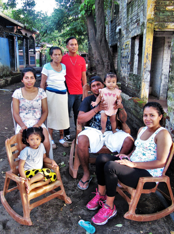 The family next door, Moyogalpa
