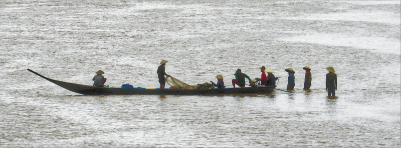 About to lay a seine net in the Mekong