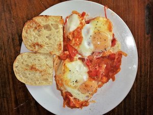 My take on Shakshuka with stove top bread. Oh, and a note here: my bread provision was considered by Puen to be too mean so it is actually served with double the amount... for the same price...