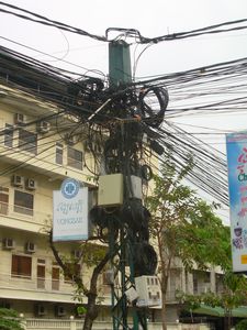 Crazy wiring, Phnom Pehn