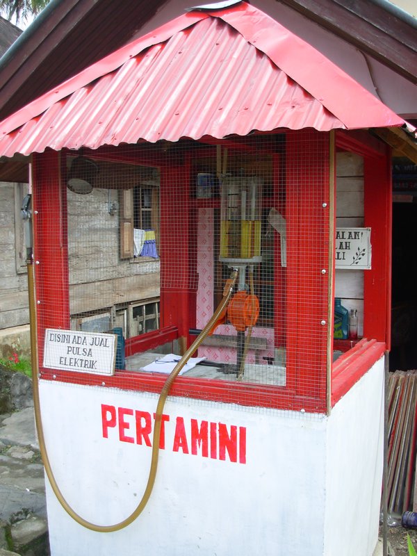 Petrol station, Danau Maninjau