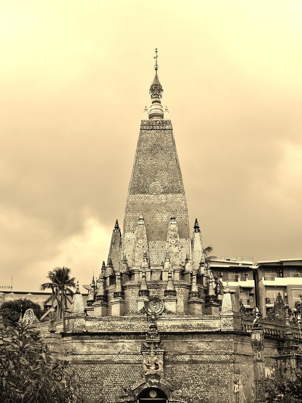 Sparkly temple, Yangon