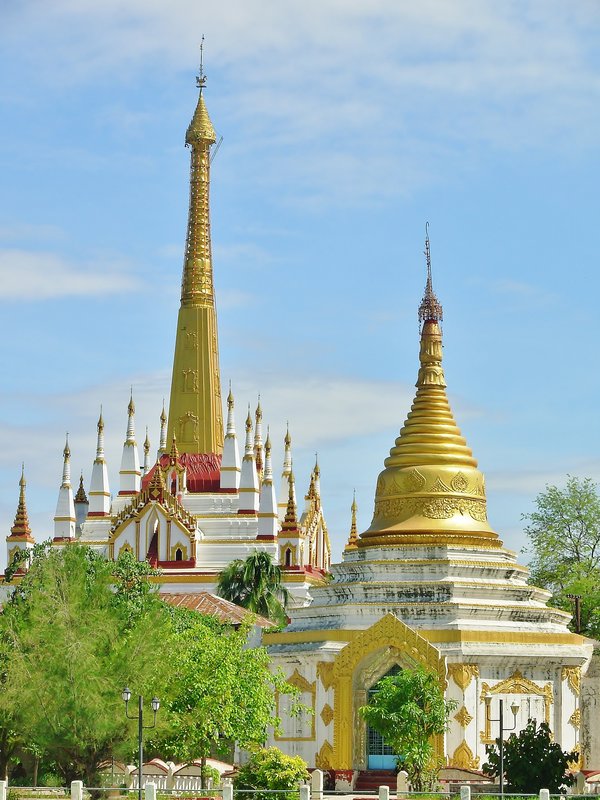 Associated temples at Mahamuni Paya, Mandalay