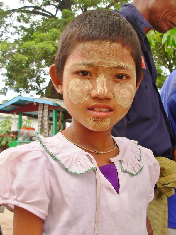 Thanaka-wearing girl, Mandalay