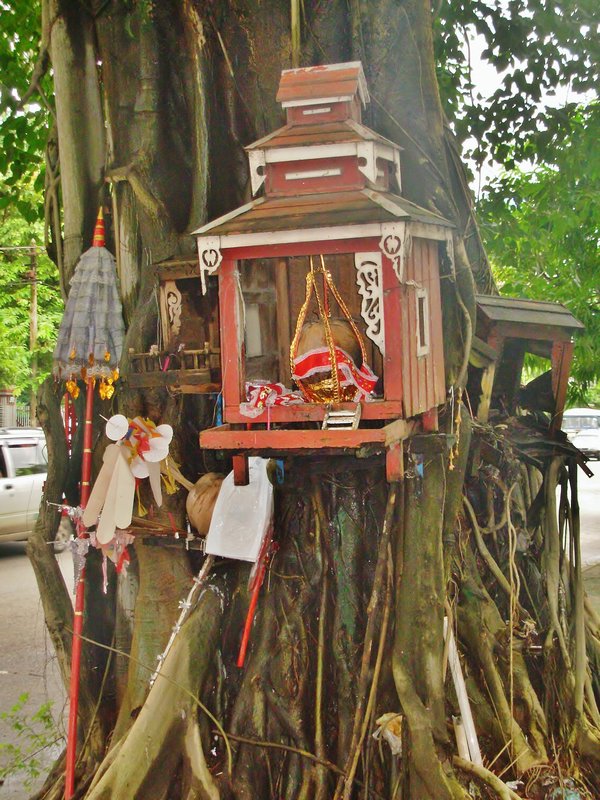 Roadside shrine, Yangon
