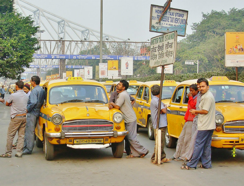 Kolkata taxis outside Howrah train station
