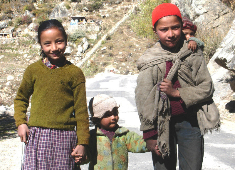 Children near Sangla