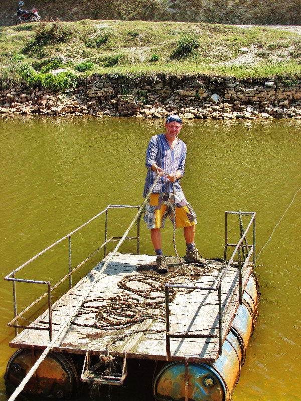 Crossing Pokhara's lake for free, Nepal