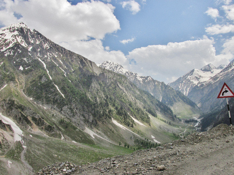 Srinagar to Leh road