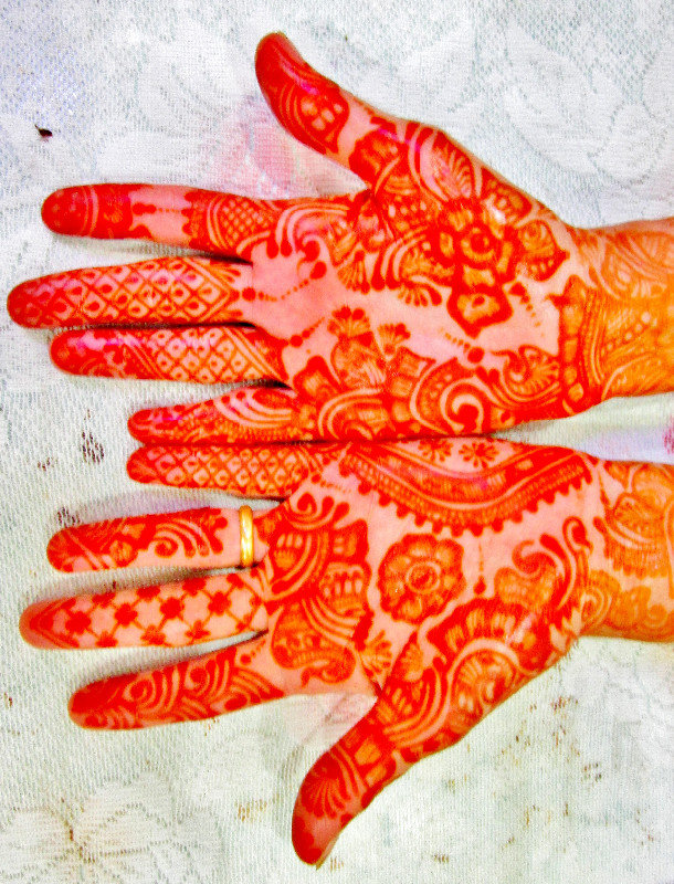 Mehndi on Ali's hands by Rekha