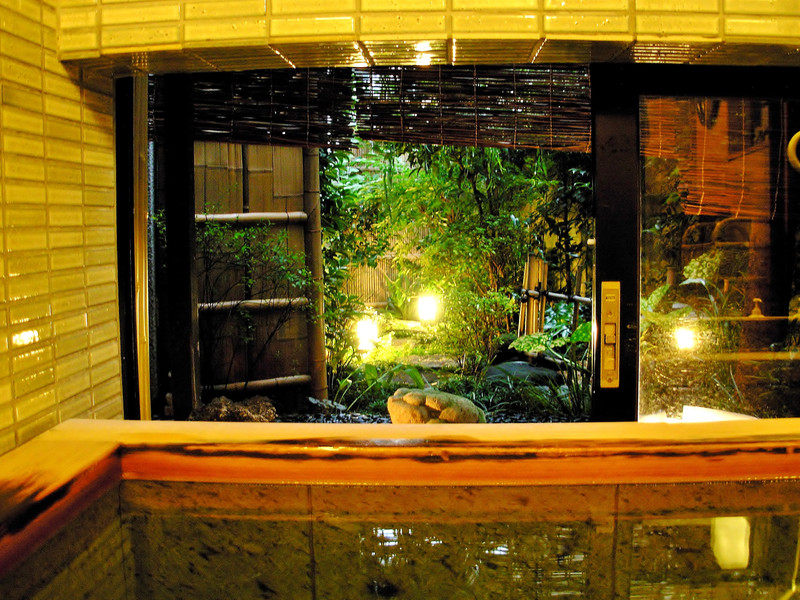 Sawanoya's semi-outdoors bath