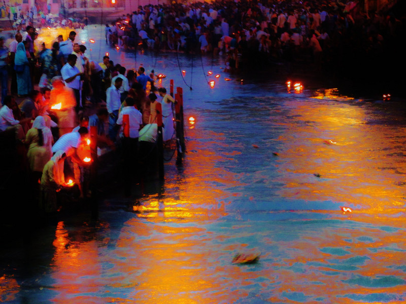 The floating of prayer boats. Haridwar, India. 