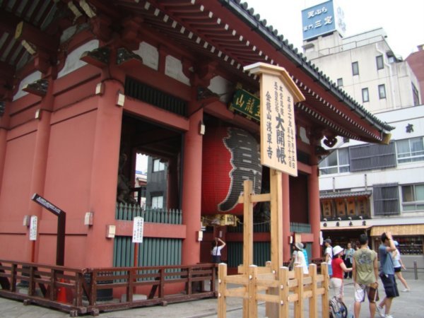 Kaminarimon temple