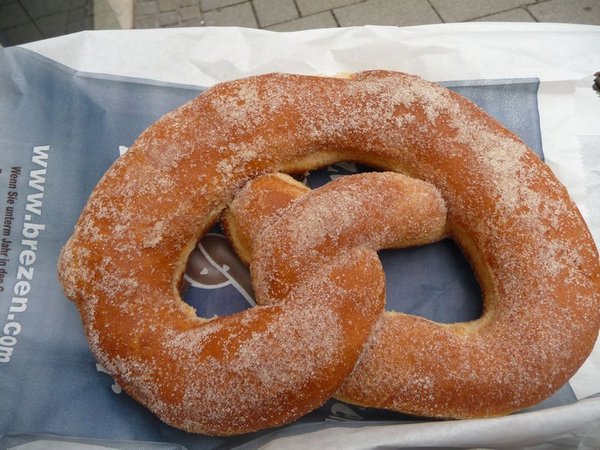Donut pretzel