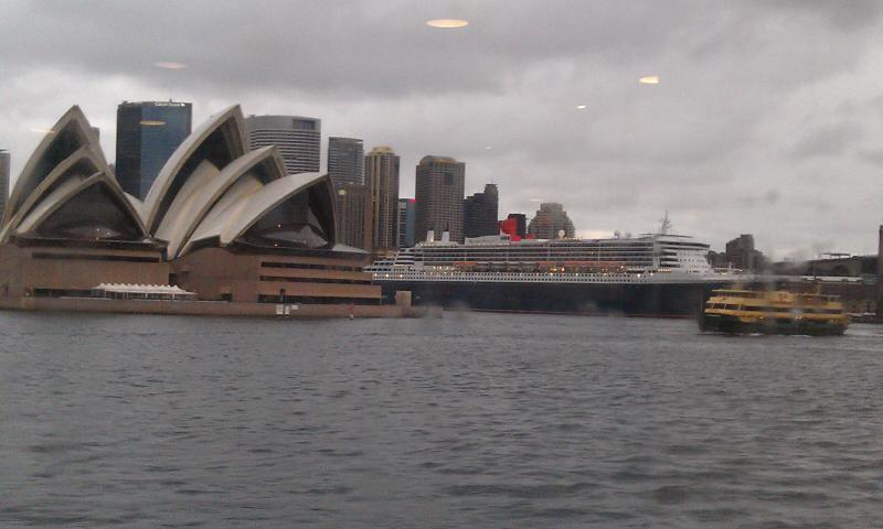 Sydney Opera House and Queen Mary 2