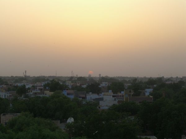Sun sets over Bikaner