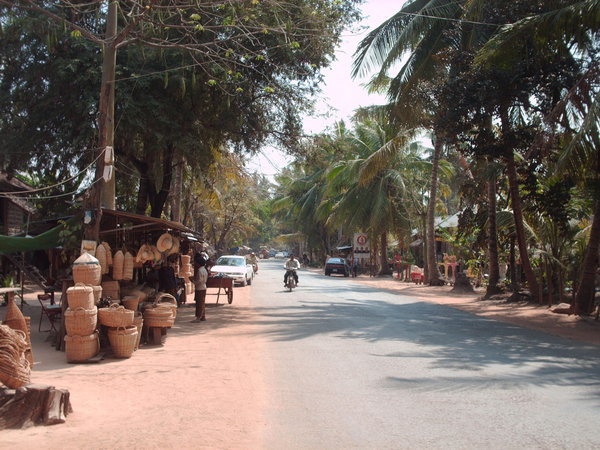 Road to Banteay Srei 