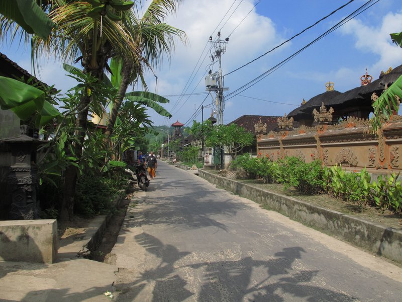 Lembongan - main street