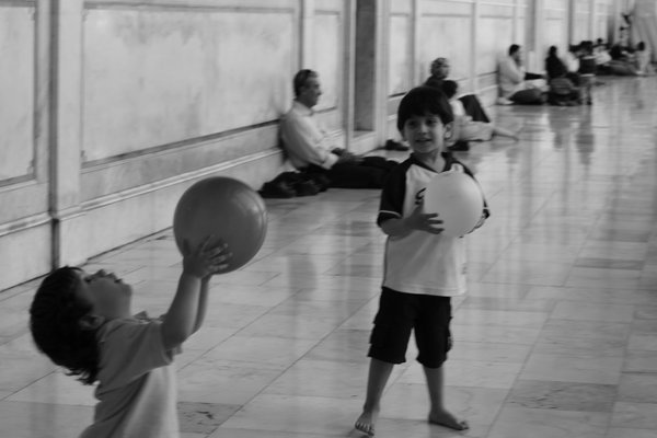 Kids playing in Omayad Mosque