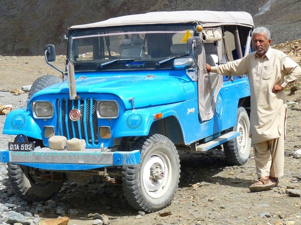 A jeep on the Babu Sar Pass 4200M