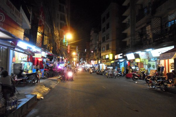 Bui Vien street at night