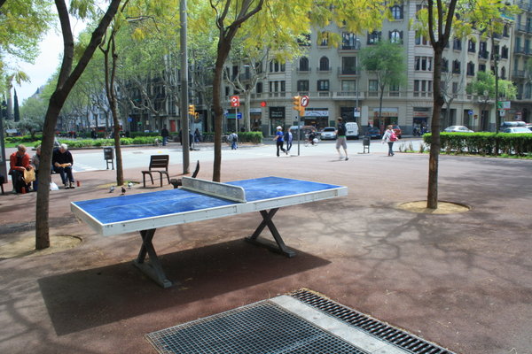 Random street table tennis