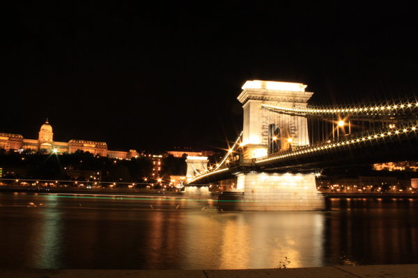 Night chain bridge, Budapest