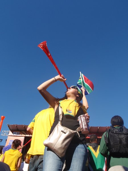 yes I can blow the vuvuzela loud and proud