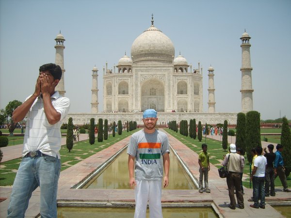 Brad infront of Taj Mahal
