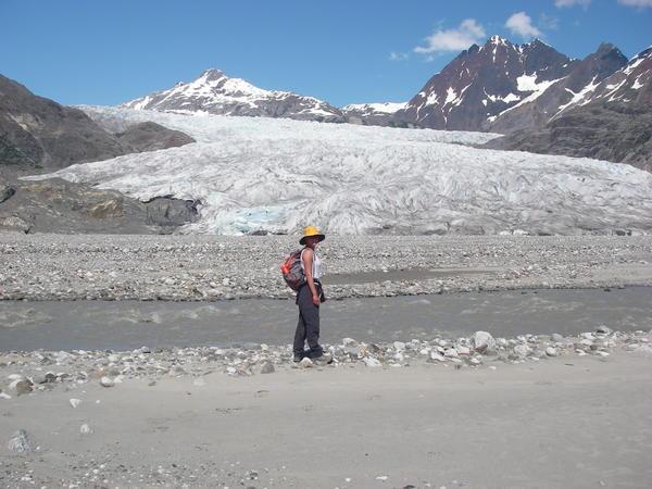 Hiking on the alluvial fan of the Riggs Glacier 