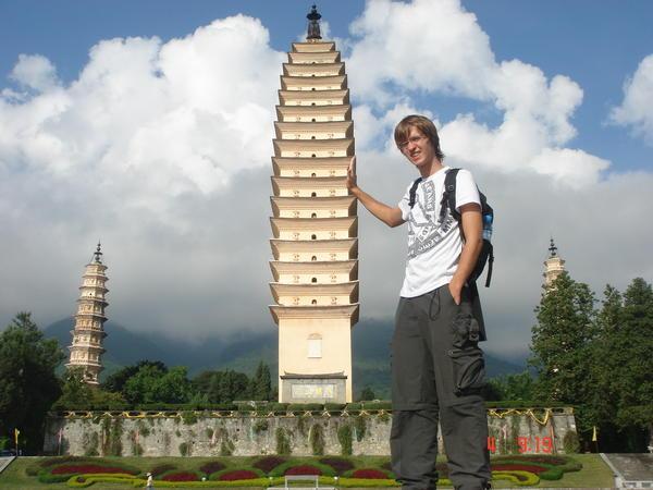 holding upThree Pagodas of Mt.Cangshan 