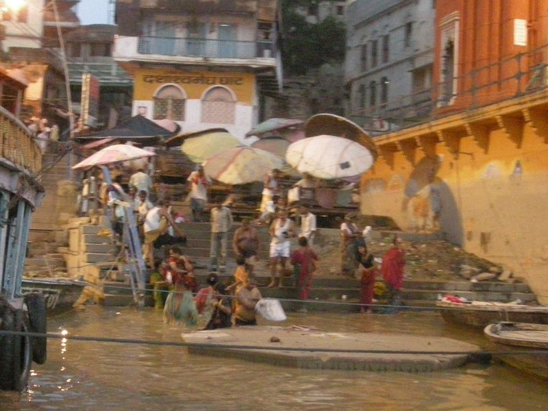 people washing in the Ganges
