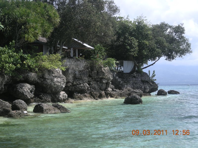 One of the many coves on Mallapascua