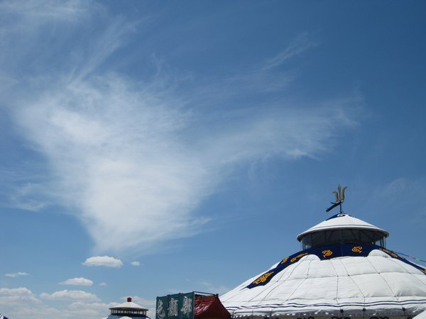 Yurt-top with sky