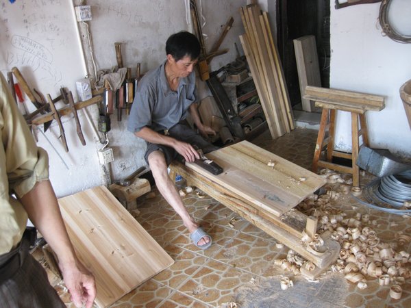 Woodworker in Qibaozhen