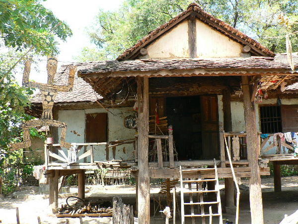 Kon Tum - village stilt house