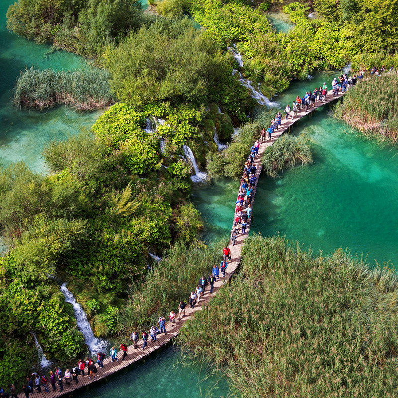 Crowded walkway at Plivitce Lakes-not my photo