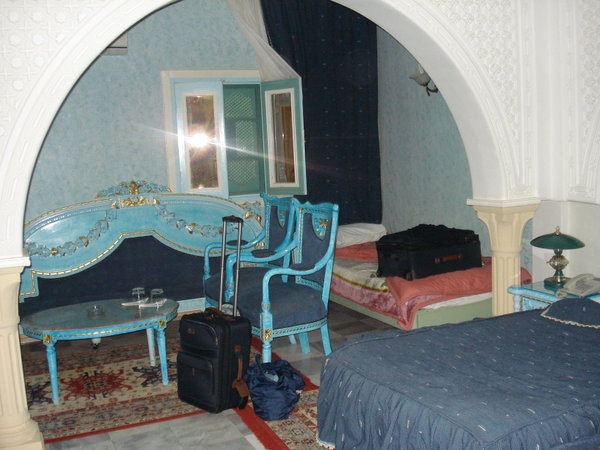 Notre chambre à l'hôtel Jugurtha Palace à Gafsa (genre palais des mille et une nuits...)